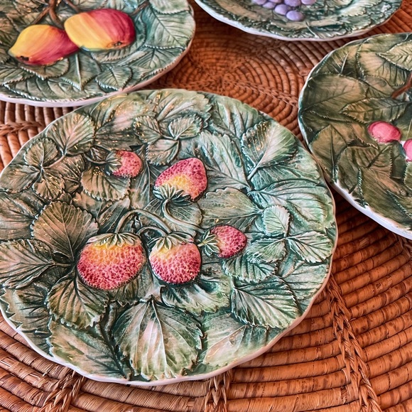 Beautiful Ceramic Fruit Plates 4 Piece Set Made in Italy - Picture 13 of 14
